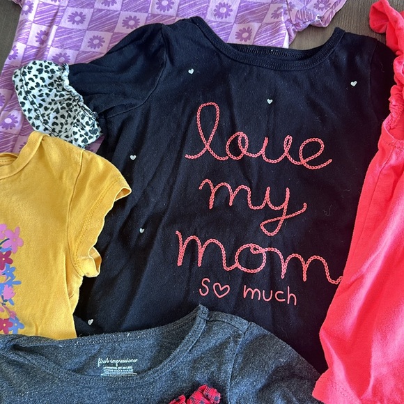 Assorted 7 Pack of Toddler Shirts Size 2T - Picture 6 of 8